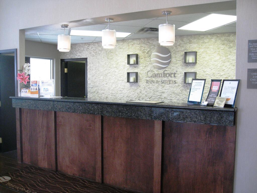 Comfort Inn & Suites Airport South Calgary Exterior photo
